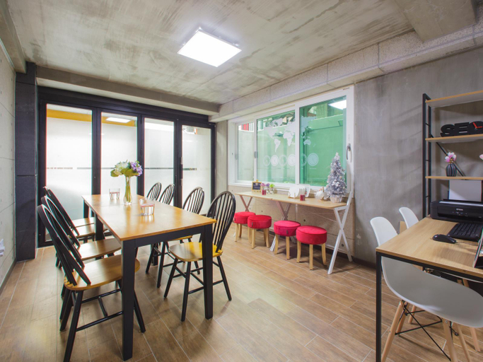 Food & Drinks 5, Hostel BB Hongdae Line, Mapo