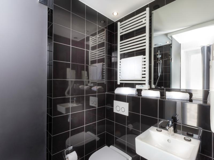 Bathroom 4, Libertel Montmartre Opéra, Paris