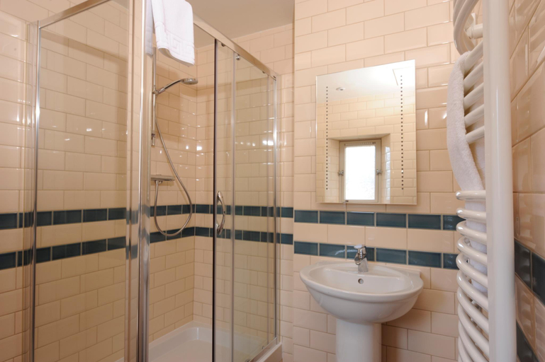 Bathroom 4, Brooks Hotel, Edinburgh