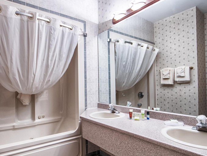 Bathroom 5, Best Western Truro - Glengarry, Colchester