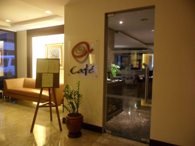 Public Area 2, Amorsolo Mansion, Makati City