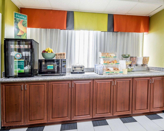 Food & Drinks 5, Quality Inn Prattville I-65, Elmore