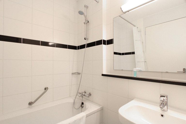 Bathroom 4, Bastion Hotel Groningen, Groningen