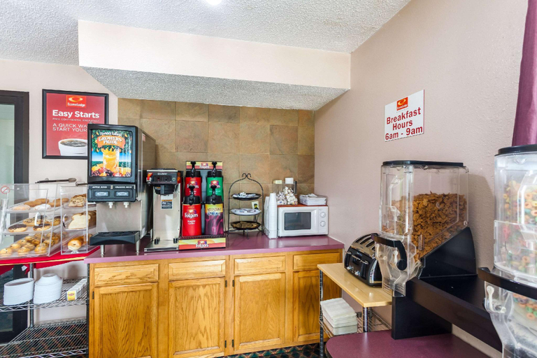 Others 4, Econo Lodge, Lancaster