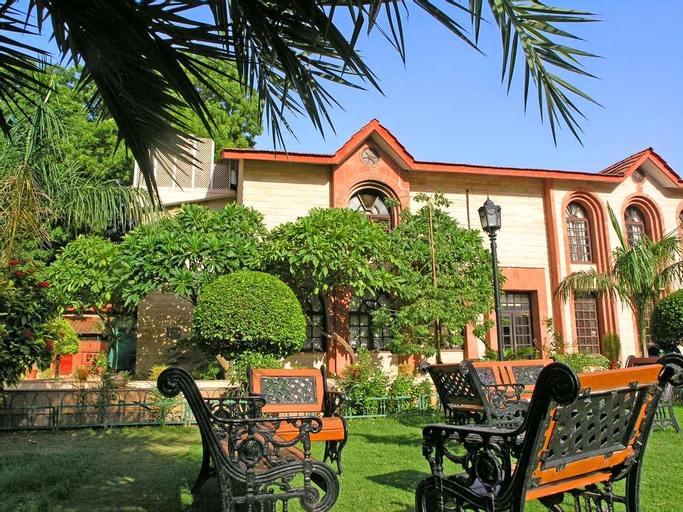 Exterior & Views 24