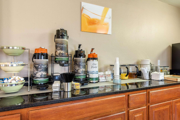 Food & Drinks 5, Quality Inn & Suites Limon, Lincoln