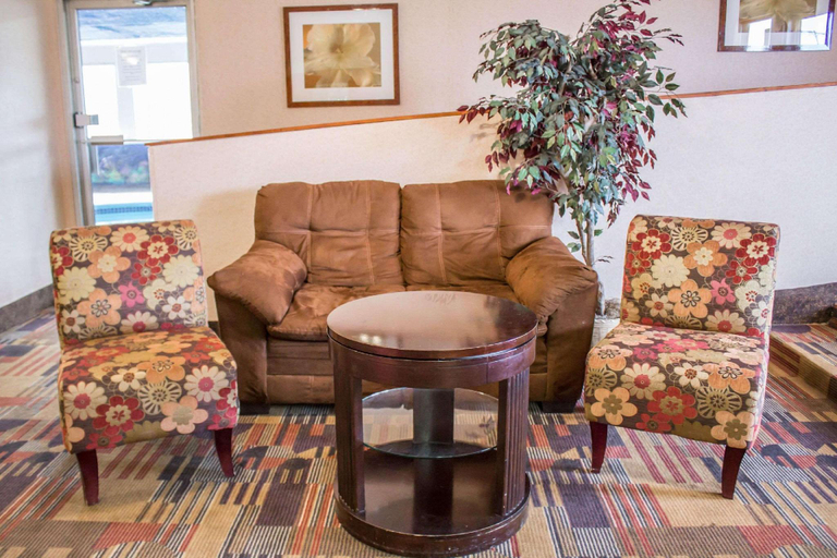 Public Area 2, Econo Lodge Kent - Akron West, Portage