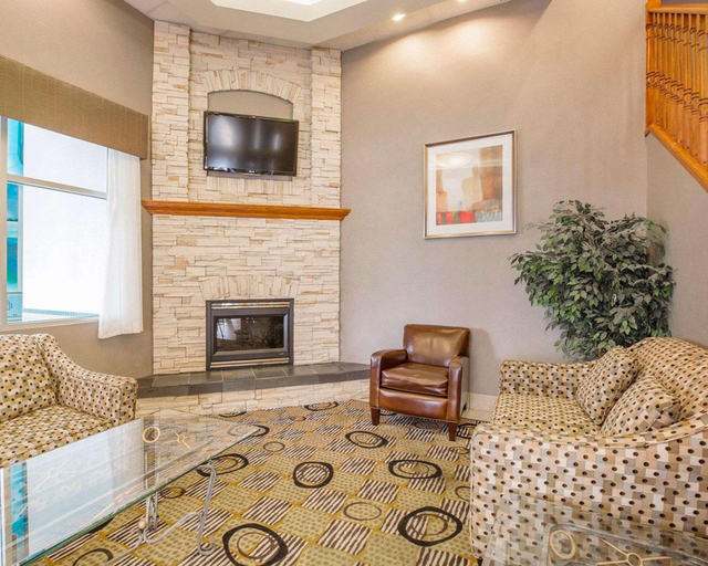 Public Area 3, Comfort Inn And Suites South, Division No. 6