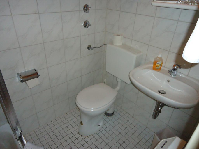 Bathroom 3, Hotel Graf Puckler, Berlin