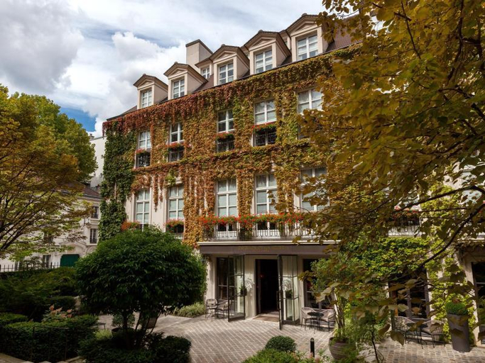 Exterior & Views