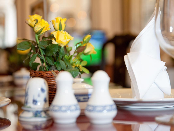 Food & Drinks 4, Lucky Hotel Hang Trong Street, Hoàn Kiếm