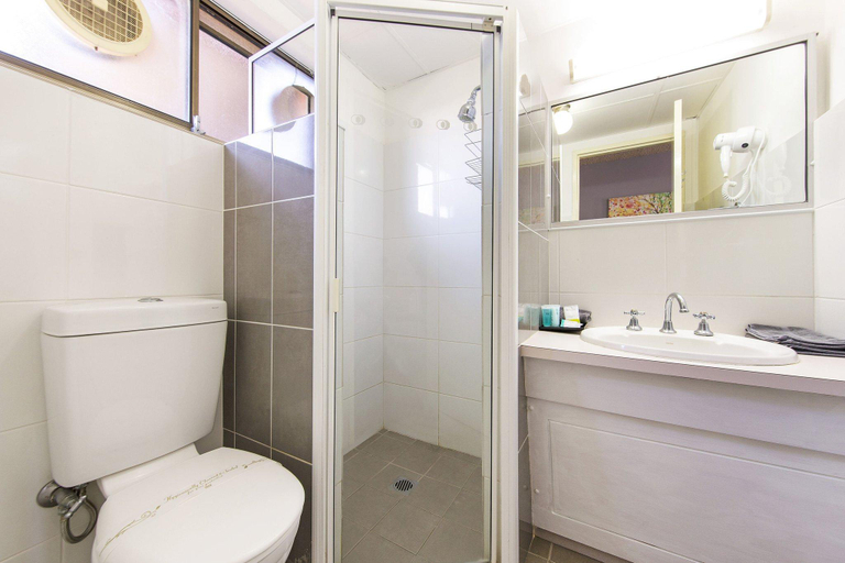 Bathroom 3, Comfort Inn Dubbo City, Dubbo - Pt A