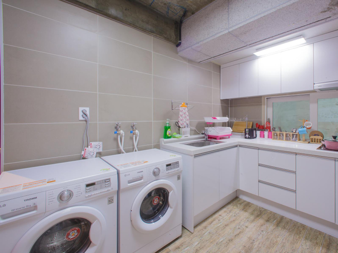 Bathroom 5, Hostel BB Hongdae Line, Mapo