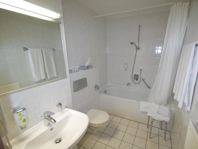 Bathroom 4, IBB Hotel Passau Sued, Passau