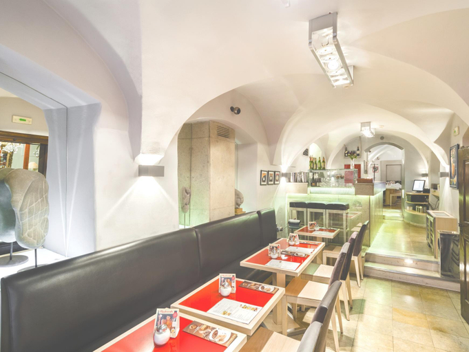 Public Area 3, The Golden Wheel, Praha 6