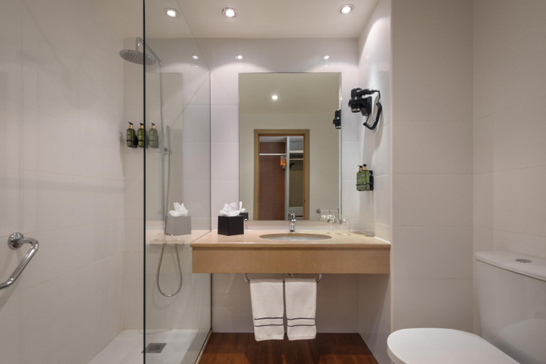 Bathroom 4, Melia Lisboa Oriente, Lisbon