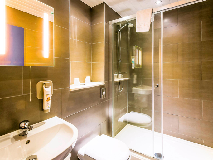 Bathroom, Ibis Styles Birmingham Hagley Road, Birmingham