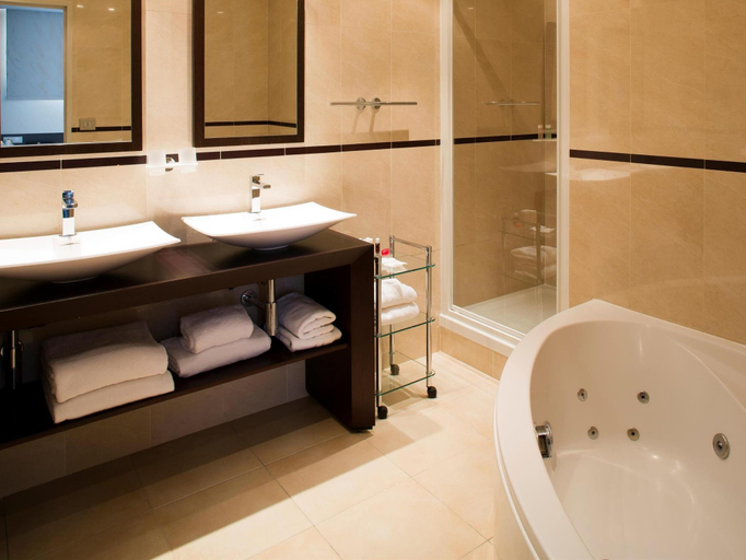 Bathroom 2, Hotel Le Mondial, BW Premier Collection, Alpes-Maritimes