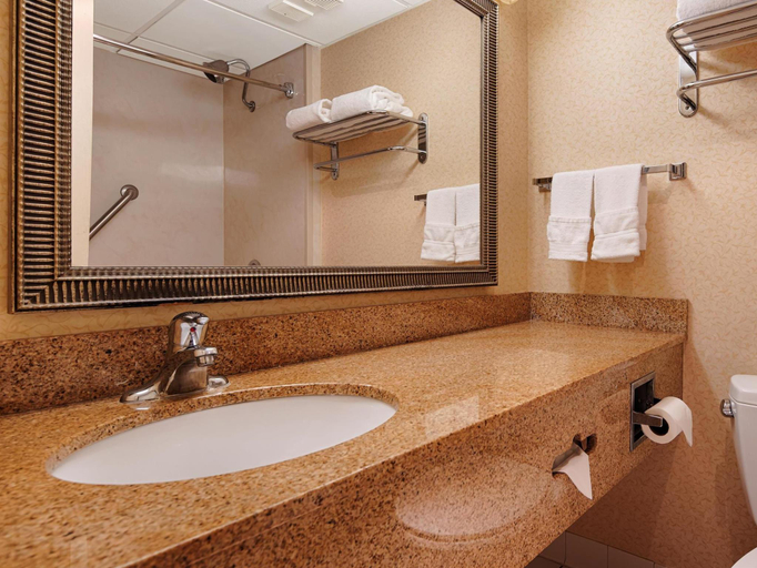 Bathroom 4, Quality Inn & Suites Morgantown - University Area, Monongalia