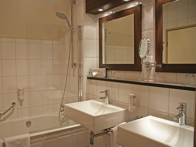 Bathroom 3, Fletcher Hotel-Restaurant Kasteel Erenstein, Kerkrade