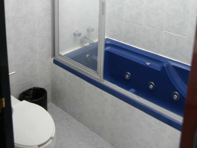 Bathroom 4, Hotel Estoril, Mexico City