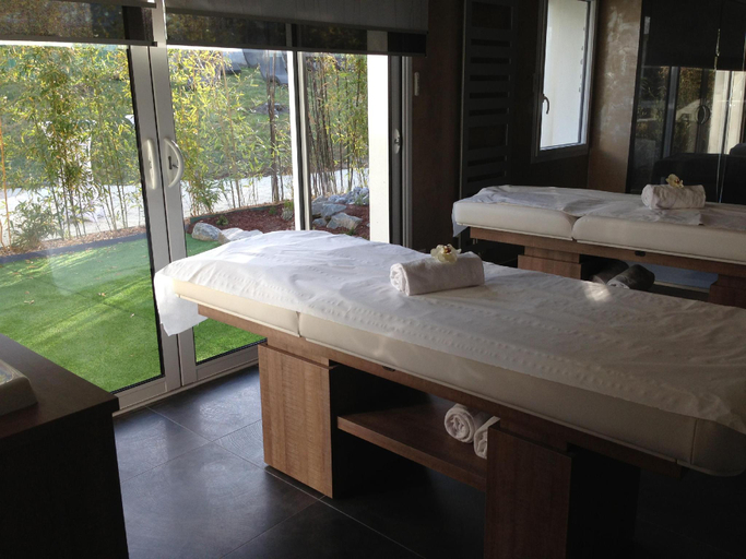 Bedroom 1, Valdys Resort Hotel Les Pins, Vendée