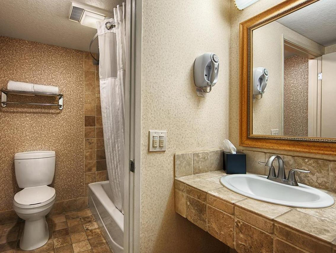 Bathroom 3, Laguna Brisas - A Beach Hotel, Orange