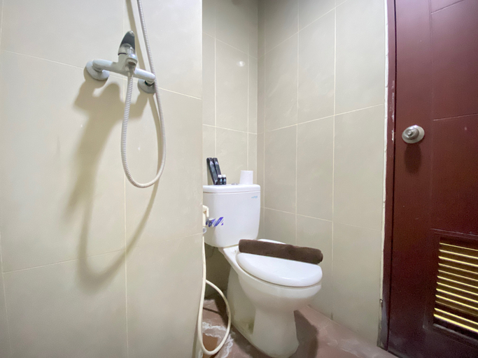 Bathroom 5, Cozy and Spacious Studio Apartment at Taman Melati Jatinangor by Travelio, Sumedang