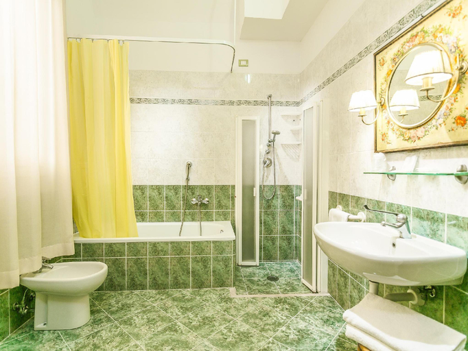 Bathroom 4, Hotel Argentina Curtatone, Florence
