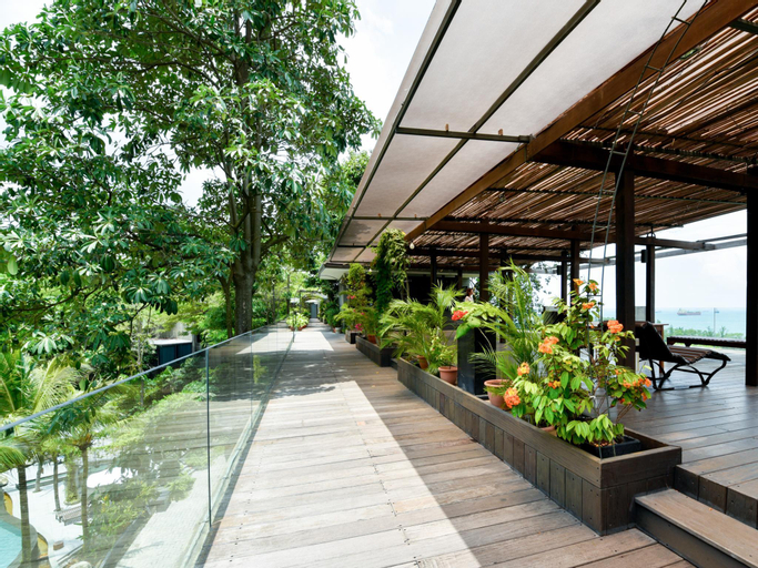 Exterior & Views 26