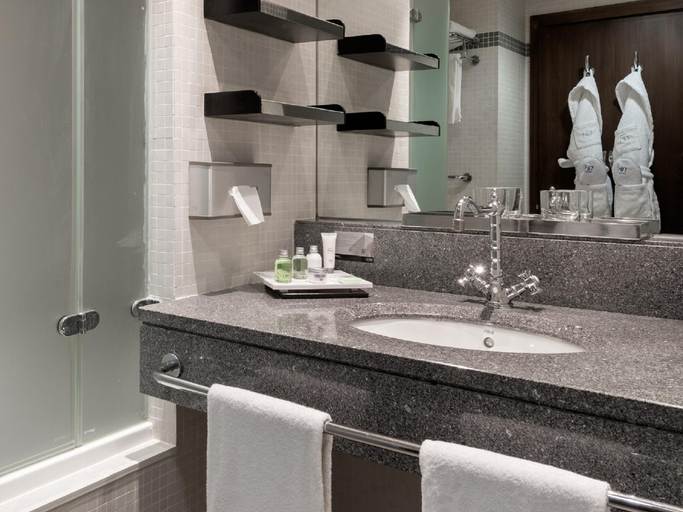 Bathroom 5, NH Collection Lisboa Liberdade, Lisbon
