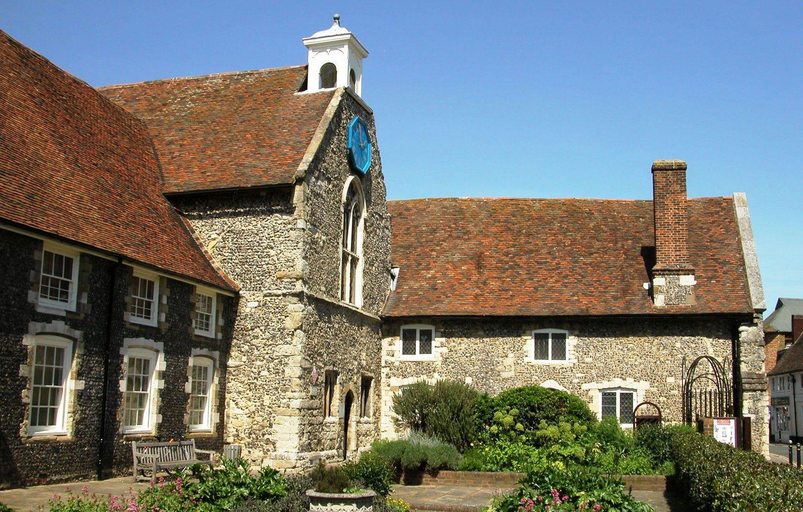 Exterior & Views