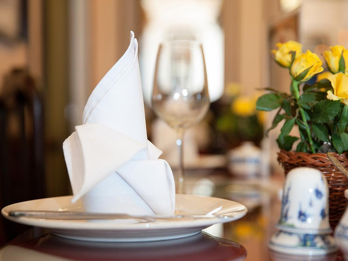 Food & Drinks 5, Lucky Hotel Hang Trong Street, Hoàn Kiếm