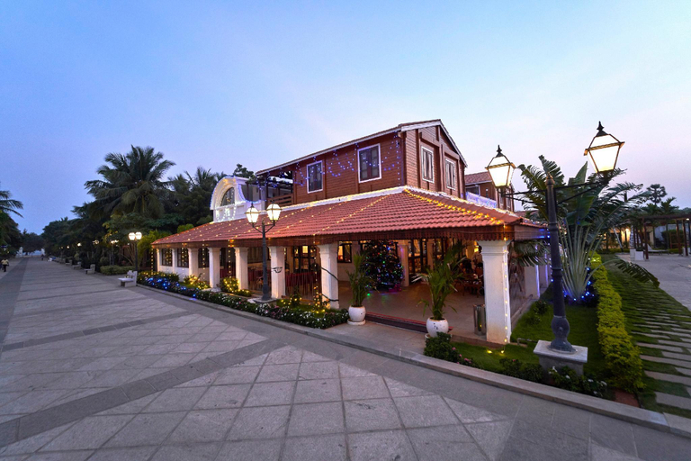 Exterior & Views