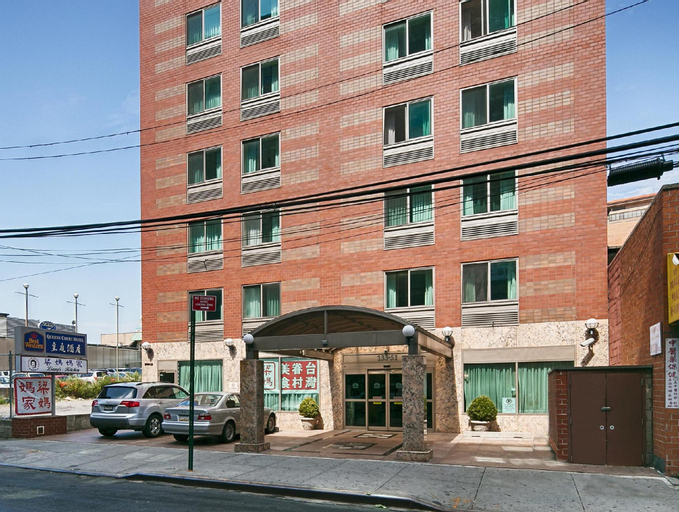 Exterior & Views 28