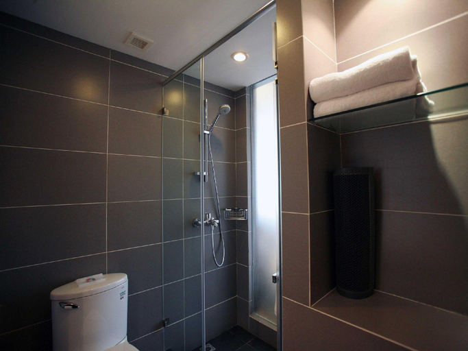 Bathroom 5, City Hotel, Shanghai