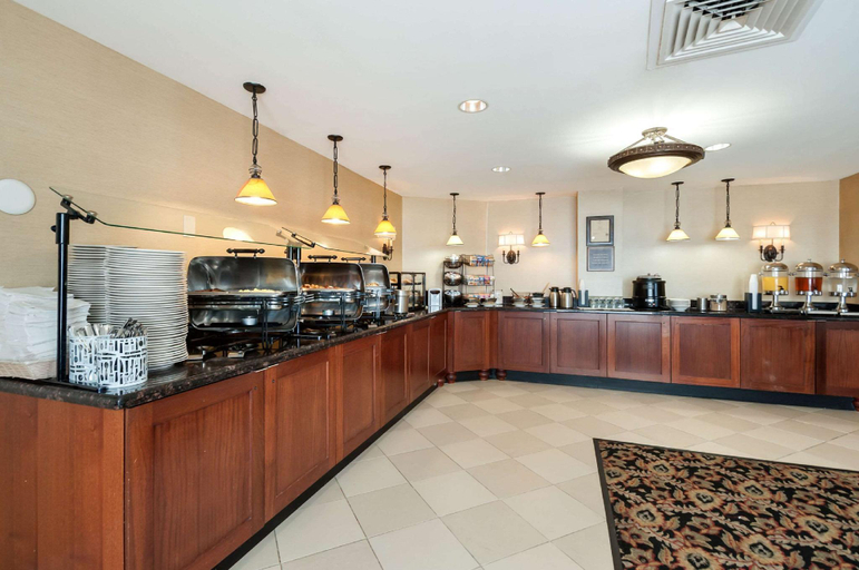 Food & Drinks 5, Clarion Collection Hotel Arlington Court Suites, Arlington