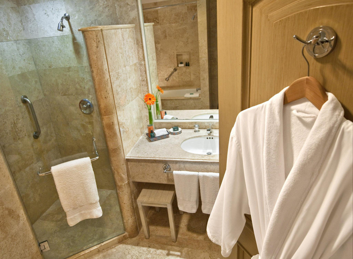 Bathroom 4, Sandos Cancun All Inclusive - Adults Only, Benito Juárez