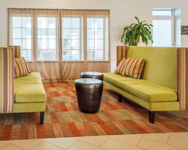 Public Area 2, Quality Suites Waldorf, Charles