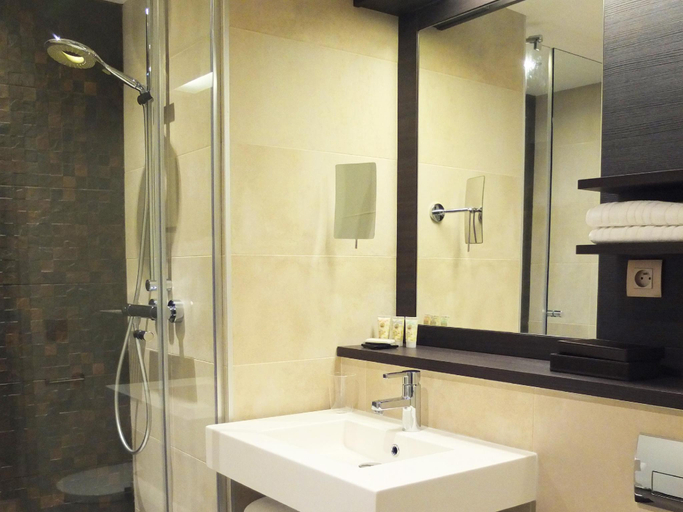 Bathroom 5, Villa Eiffel, Paris