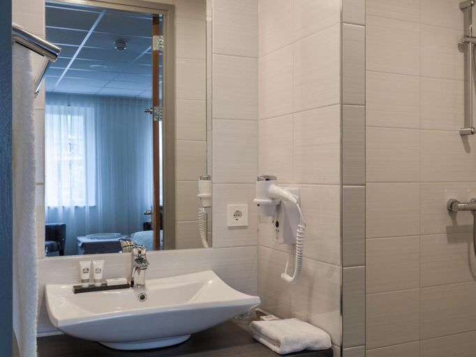Bathroom, City Hotel De Jonge, Assen