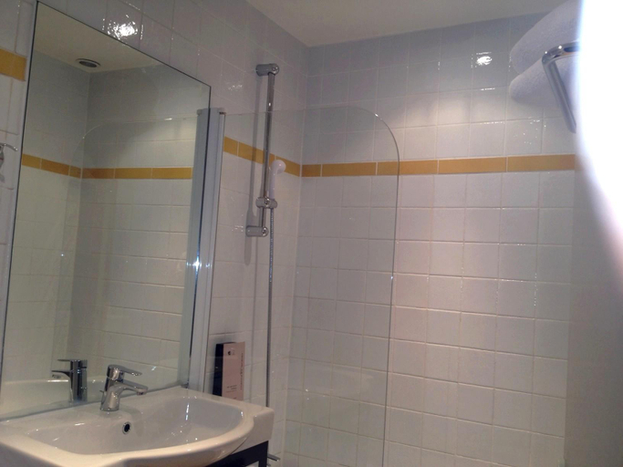 Bathroom 4, Hotel 29 Lepic, Paris