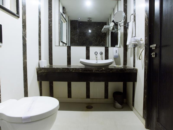 Bathroom 3, Hotel Krishna- By RCG Hotels, Centrally Located, New Delhi , Delhi