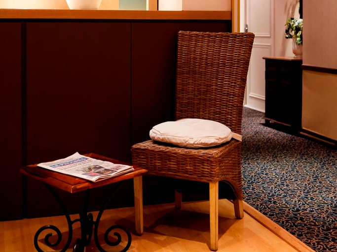Public Area 3, Hôtel du Dauphin, Rhône