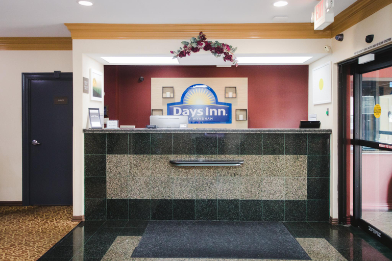 Public Area 3, Days Inn by Wyndham Rosenberg, Fort Bend
