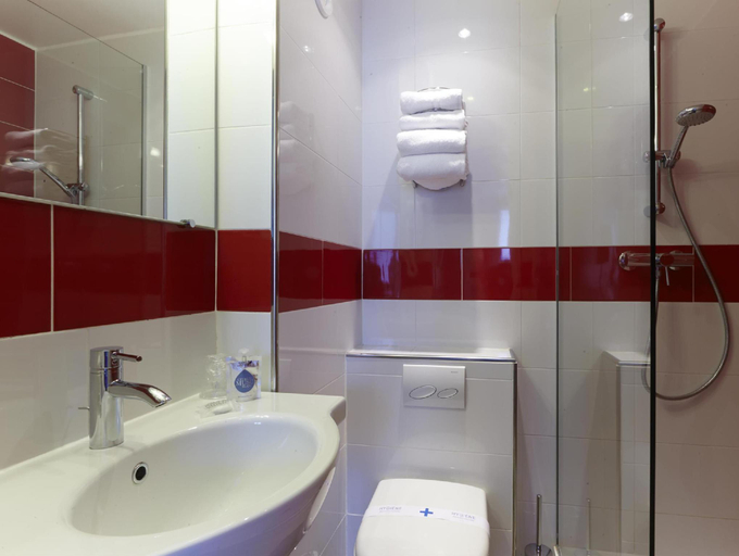 Bathroom 4, Hôtel Kyriad Canal Saint Martin-République, Paris