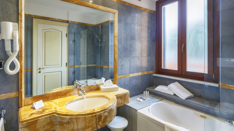 Bathroom 4, Hotel Villa San Pio, Rome