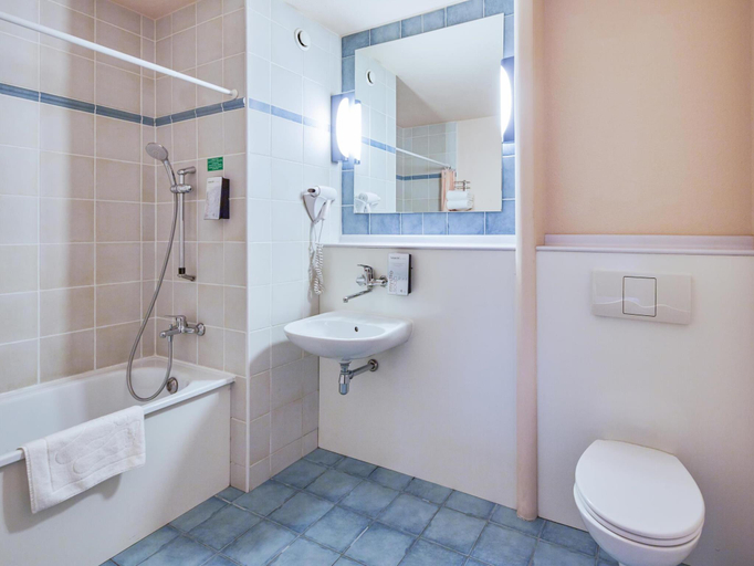 Bathroom 4, Campanile Katowice, Katowice City