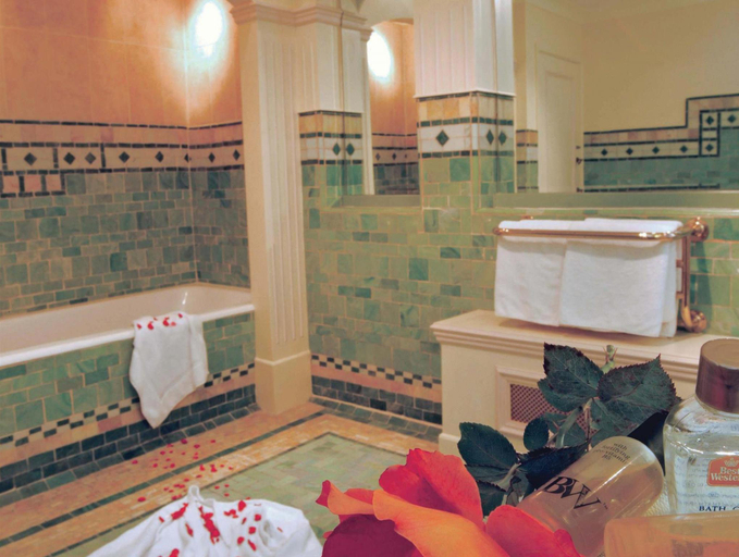 Bathroom 4, Livermead Cliff Hotel, Torbay