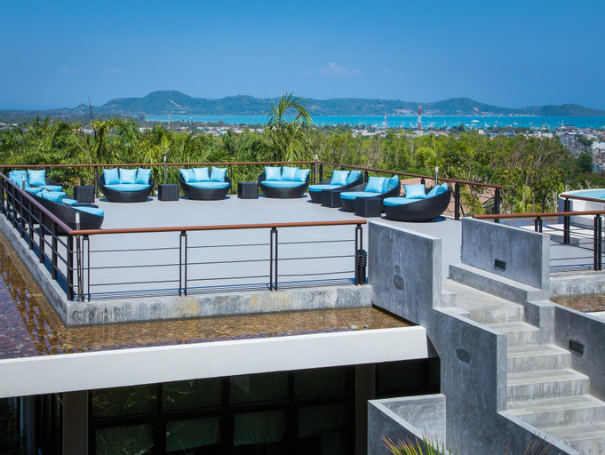 Exterior & Views 13